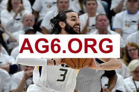 骑士对凯尔特人上半场反弹，米切尔底角三分引领一波10-2的攻势。